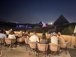 The Gate Hotel Front Pyramids & Sphinx View