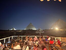 The Gate Hotel Front Pyramids & Sphinx View