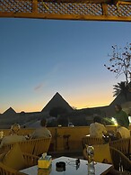 The Gate Hotel Front Pyramids & Sphinx View