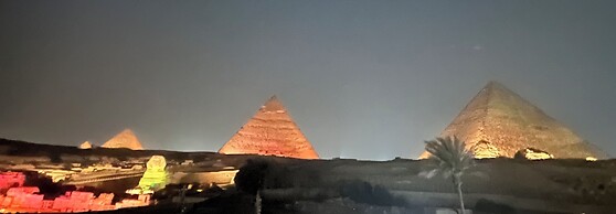 The Gate Hotel Front Pyramids & Sphinx View