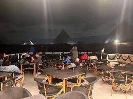 The Gate Hotel Front Pyramids & Sphinx View