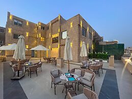 The Gate Hotel Front Pyramids & Sphinx View