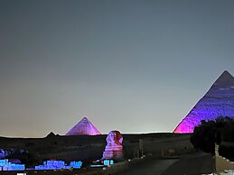 The Gate Hotel Front Pyramids & Sphinx View