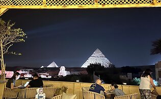 The Gate Hotel Front Pyramids & Sphinx View