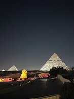 The Gate Hotel Front Pyramids & Sphinx View