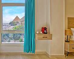 The Gate Hotel Front Pyramids & Sphinx View