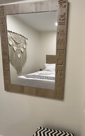 The Gate Hotel Front Pyramids & Sphinx View