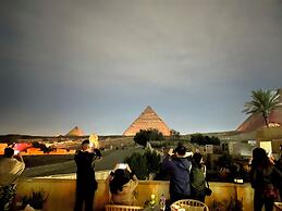 The Gate Hotel Front Pyramids & Sphinx View