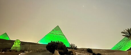 The Gate Hotel Front Pyramids & Sphinx View