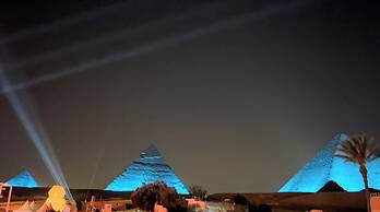 The Gate Hotel Front Pyramids & Sphinx View