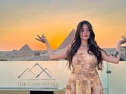 The Gate Hotel Front Pyramids & Sphinx View