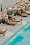 Boni Beach Hotel & Restaurant