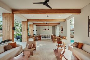 Boni Beach Hotel & Restaurant