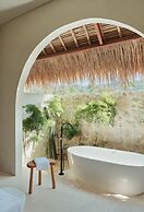 Boni Beach Hotel & Restaurant