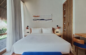 Boni Beach Hotel & Restaurant