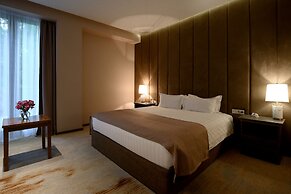 Aurora Resort Tsaghkadzor, By One