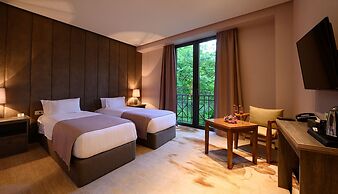 Aurora Resort Tsaghkadzor, By One