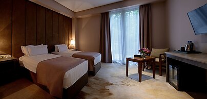 Aurora Resort Tsaghkadzor, By One