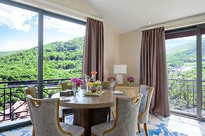 Aurora Resort Tsaghkadzor, By One
