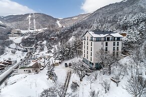 Aurora Resort Tsaghkadzor, By One