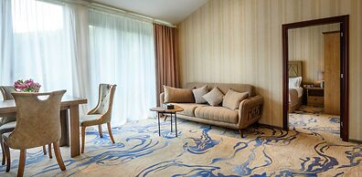 Aurora Resort Tsaghkadzor, By One