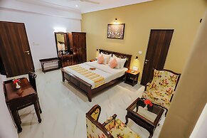 Lake View Hotel Revaas
