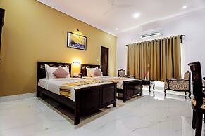 Lake View Hotel Revaas