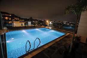 Lake View Hotel Revaas
