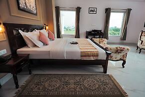 Lake View Hotel Revaas