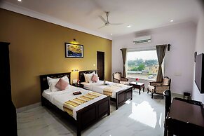 Lake View Hotel Revaas