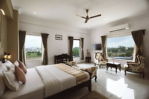 Lake View Hotel Revaas