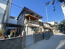 Emir Hostel