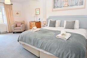 White Roses a dog Friendly Retreat for two
