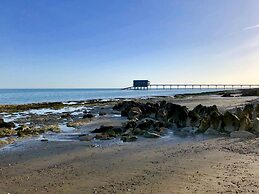 Solent Landing No 16 Beach Retreat