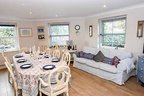 Solent Landing No 16 Beach Retreat