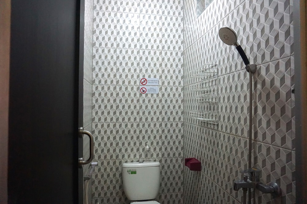 Capital O 3952 Hotel C 18 Cibaduyut