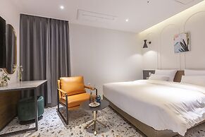 NOMAD HOTEL