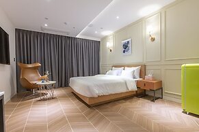 NOMAD HOTEL