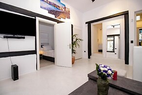 CAPRI Downtown Rooms