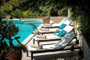 Private Seaside Villa Sleeps 10 With Infinity Pool