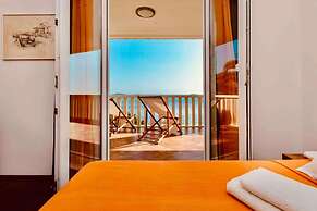 Private Seaside Villa Sleeps 10 With Infinity Pool
