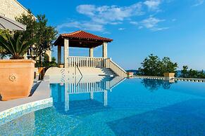 Private Seaside Villa Sleeps 10 With Infinity Pool