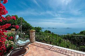 Private Seaside Villa Sleeps 10 With Infinity Pool