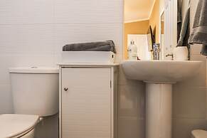 St Helens 2-bed Lodge, Sleeps 4, Pets Ok & Pool