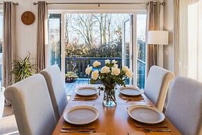 St Helens 2-bed Lodge, Sleeps 4, Pets Ok & Pool