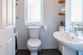 St Helens 2-bed Lodge, Sleeps 4, Pets Ok & Pool