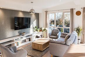St Helens 2-bed Lodge, Sleeps 4, Pets Ok & Pool