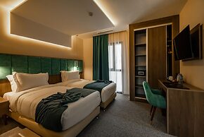 Ad Hotel Pont D'Hydra