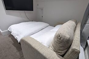 Modern Spacious Apartment Families & Corporate