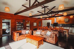 Paradise Valley Lodge